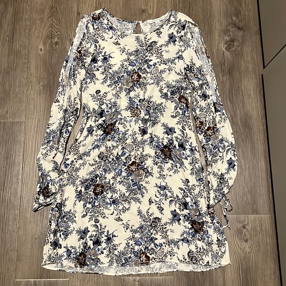 American Eagle Outfitters Dresses & Skirts - AEO Floral Cold Shoulder Long-Sleeve Dress Like New
